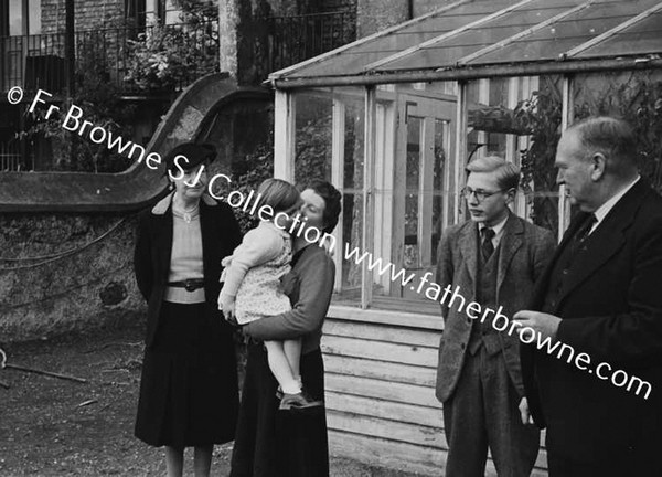 DR.ROBERT(ROBBIE) O'MEARA & FAMILY AT 81 PEMBROKE ROAD INCL MRS MCDONNELL (MARY O'M)